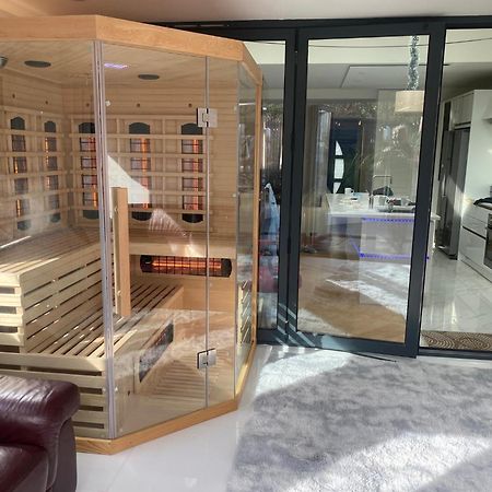 Villa Modern 2Bed Pad W/ Hot Tub Barking  Esterno foto