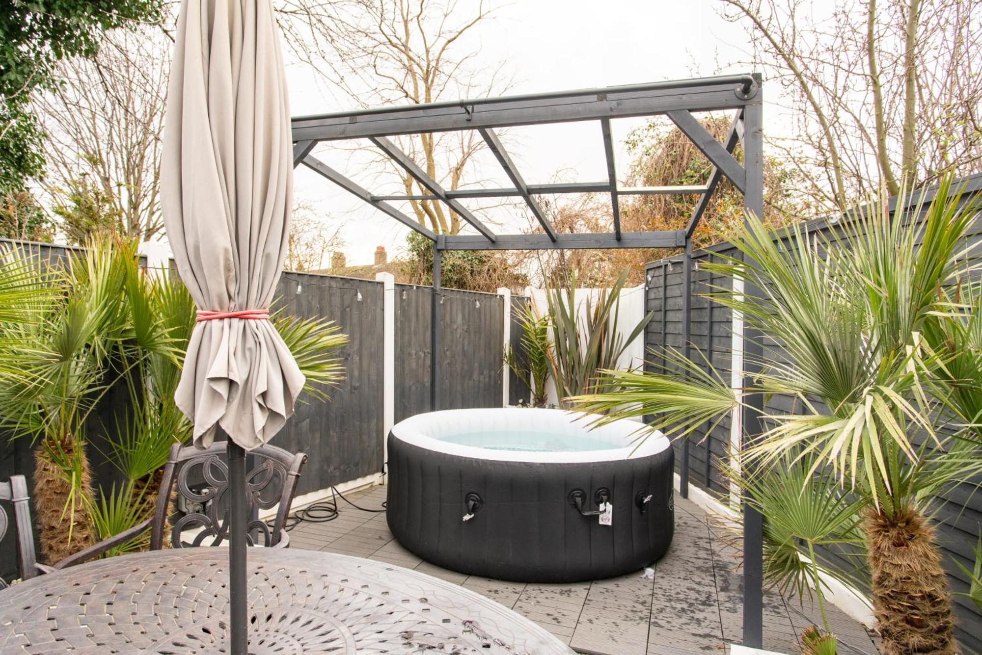 Villa Modern 2Bed Pad W/ Hot Tub Barking  Esterno foto